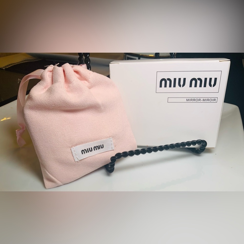 Authentic Miu Miu Pink Modern Quilted Compact Mirror Full Inclusion - Picture 3 of 7
